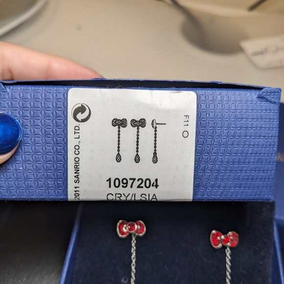 Swarovski Hello Kitty Crystal Earrings Limited Edition - Picture 4 of 6